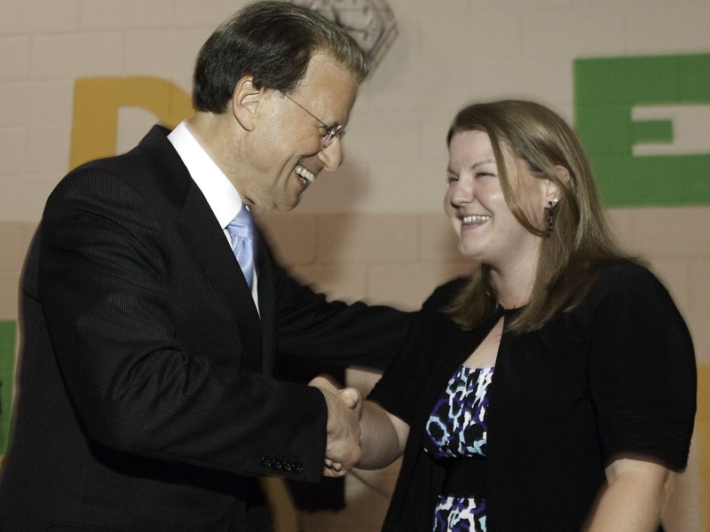 Lowell Milken Congratulates a Tennessee Milken Educator